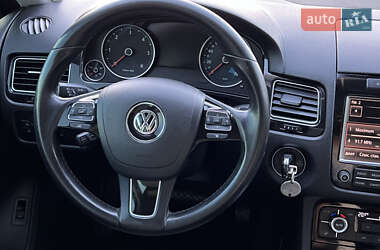 Внедорожник / Кроссовер Volkswagen Touareg 2013 в 