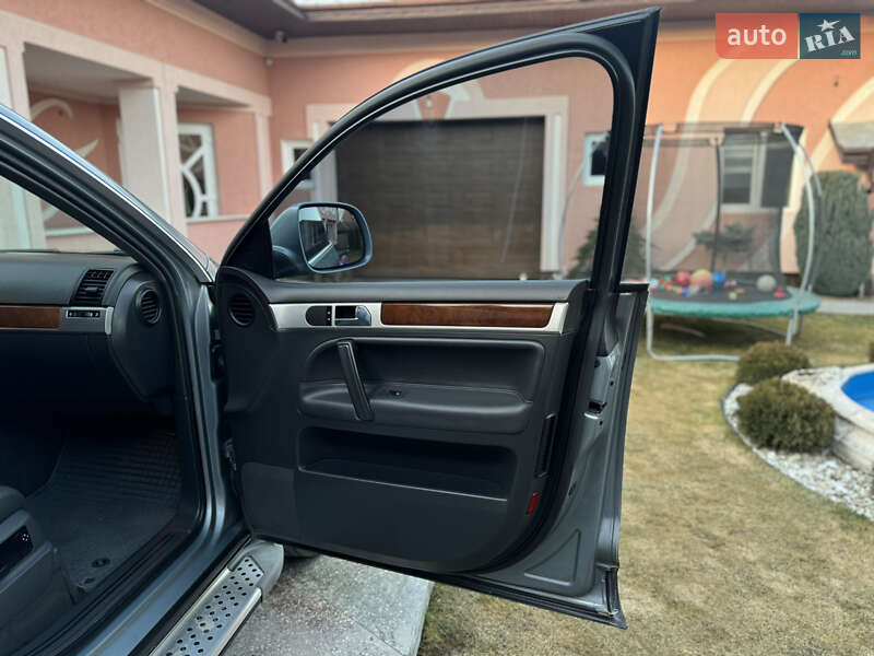 Внедорожник / Кроссовер Volkswagen Touareg 2007 в Черновцах