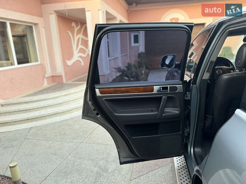 Внедорожник / Кроссовер Volkswagen Touareg 2007 в Черновцах