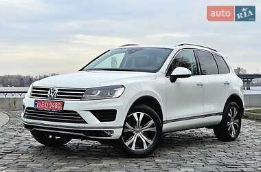 Позашляховик / Кросовер Volkswagen Touareg 2015 в Києві