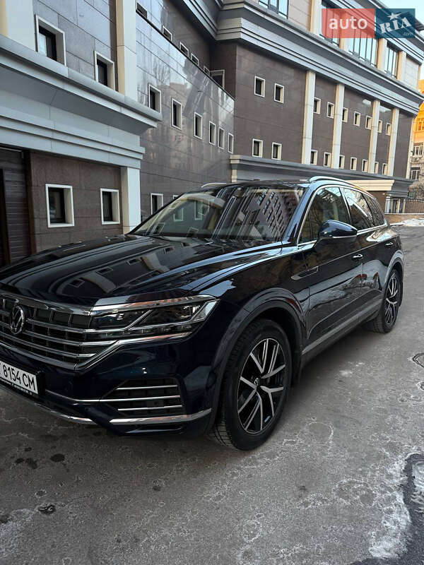 Внедорожник / Кроссовер Volkswagen Touareg 2021 в Киеве