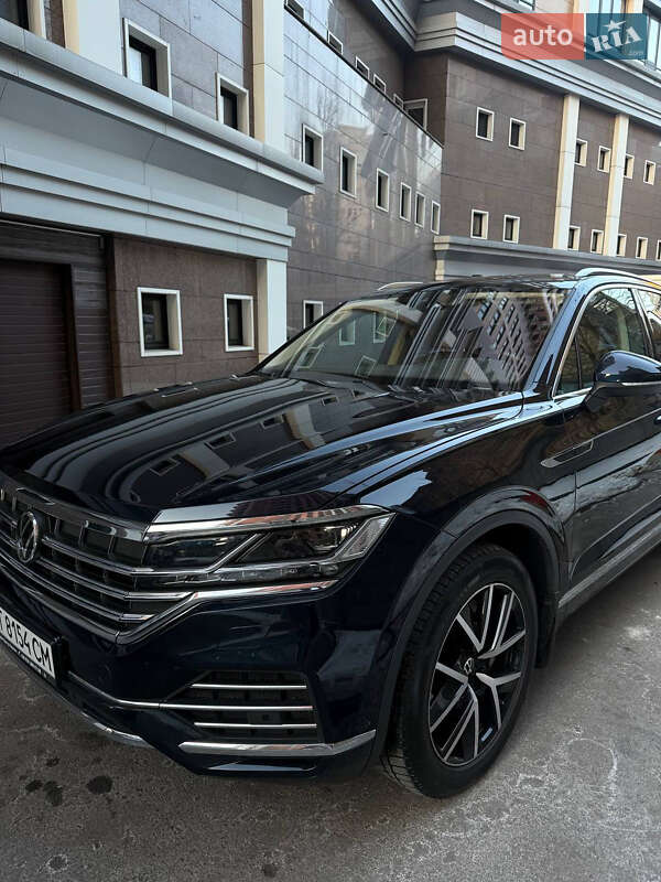 Позашляховик / Кросовер Volkswagen Touareg 2020 в Києві