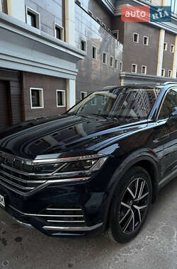 Внедорожник / Кроссовер Volkswagen Touareg 2021 в Киеве