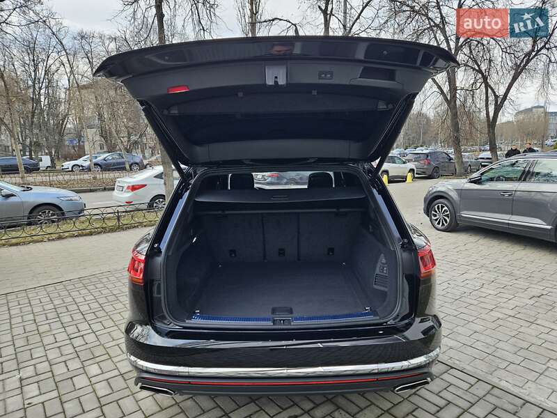 Позашляховик / Кросовер Volkswagen Touareg 2022 в Києві