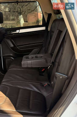 Внедорожник / Кроссовер Volkswagen Touareg 2014 в 