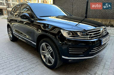 Внедорожник / Кроссовер Volkswagen Touareg 2015 в Киеве