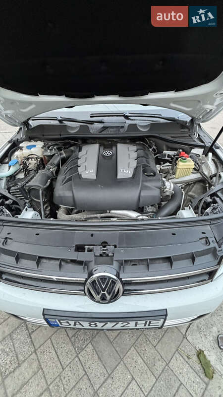 Внедорожник / Кроссовер Volkswagen Touareg 2014 в Знаменке