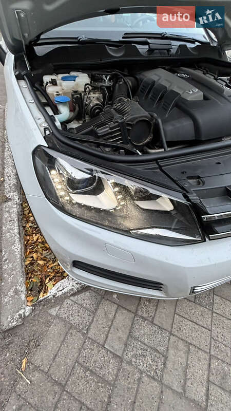 Внедорожник / Кроссовер Volkswagen Touareg 2014 в Знаменке