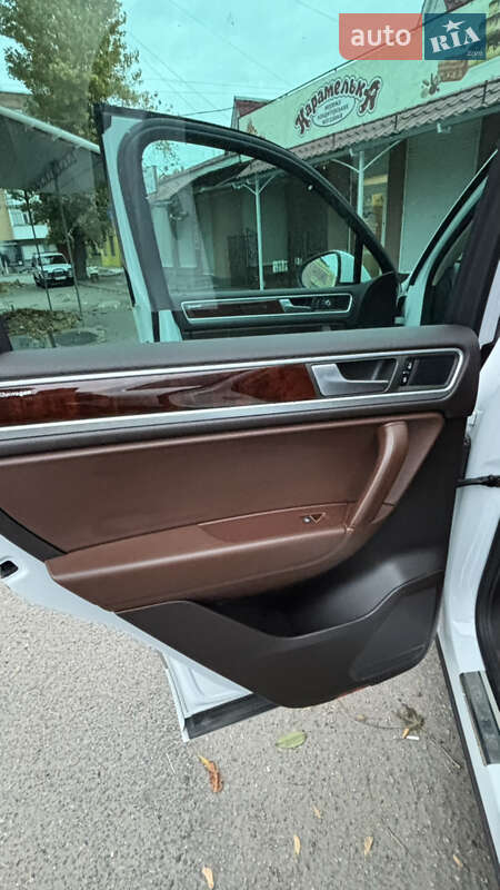 Внедорожник / Кроссовер Volkswagen Touareg 2014 в Знаменке