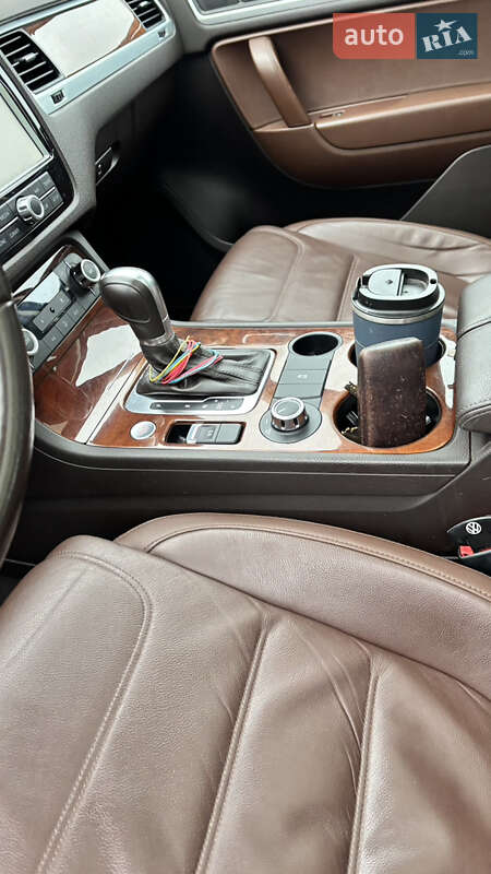 Внедорожник / Кроссовер Volkswagen Touareg 2014 в Знаменке