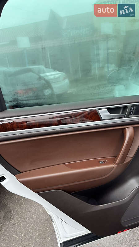 Внедорожник / Кроссовер Volkswagen Touareg 2014 в Знаменке