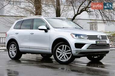 Внедорожник / Кроссовер Volkswagen Touareg 2015 в Киеве