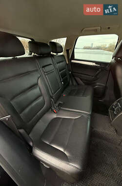 Позашляховик / Кросовер Volkswagen Touareg 2015 в 