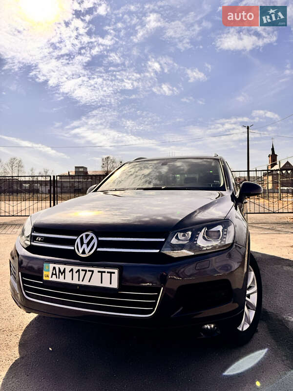 Позашляховик / Кросовер Volkswagen Touareg 2012 в 