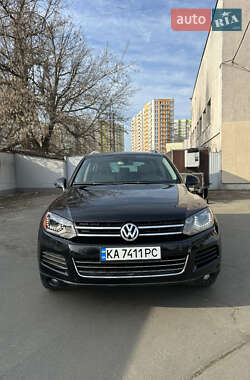 Внедорожник / Кроссовер Volkswagen Touareg 2012 в Киеве