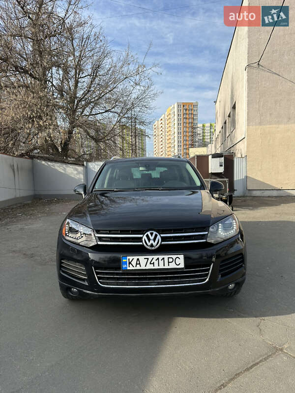 Внедорожник / Кроссовер Volkswagen Touareg 2012 в Киеве