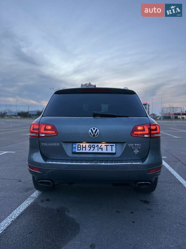 Позашляховик / Кросовер Volkswagen Touareg 2011 в Одесі