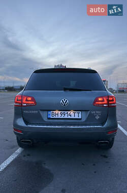 Позашляховик / Кросовер Volkswagen Touareg 2011 в Одесі