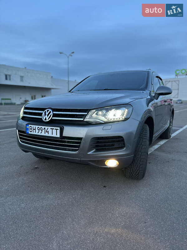 Позашляховик / Кросовер Volkswagen Touareg 2011 в Одесі