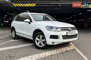 Внедорожник / Кроссовер Volkswagen Touareg 2012 в Киеве