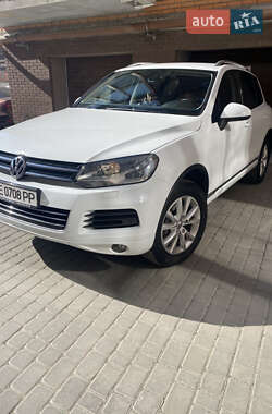 Внедорожник / Кроссовер Volkswagen Touareg 2013 в Днепре