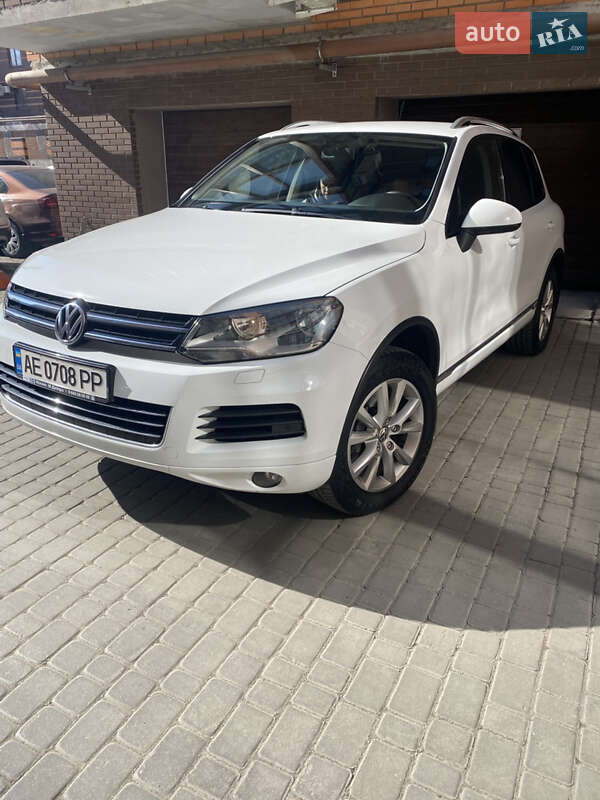 Внедорожник / Кроссовер Volkswagen Touareg 2013 в 