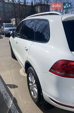 Внедорожник / Кроссовер Volkswagen Touareg 2013 в 