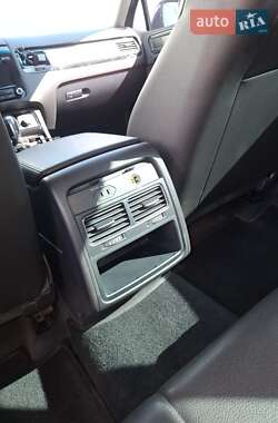 Позашляховик / Кросовер Volkswagen Touareg 2013 в 