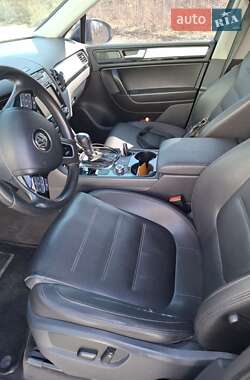 Позашляховик / Кросовер Volkswagen Touareg 2013 в 