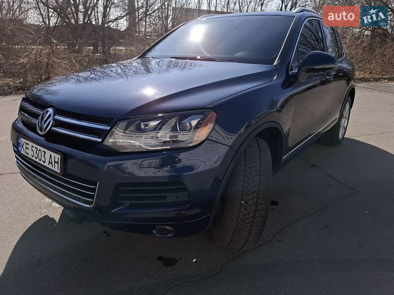 Позашляховик / Кросовер Volkswagen Touareg 2013 в 