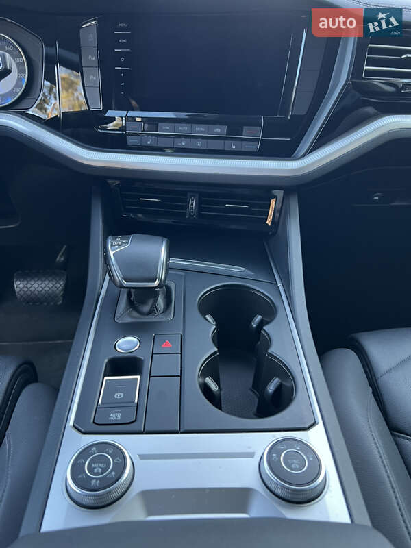 Позашляховик / Кросовер Volkswagen Touareg 2020 в Києві