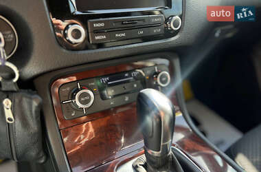 Внедорожник / Кроссовер Volkswagen Touareg 2013 в 
