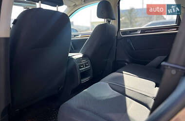 Внедорожник / Кроссовер Volkswagen Touareg 2013 в 