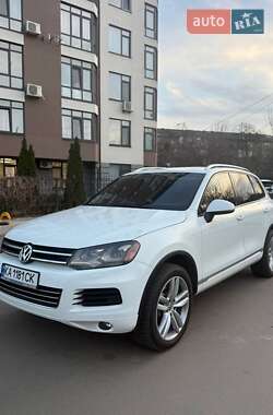 Внедорожник / Кроссовер Volkswagen Touareg 2012 в Киеве