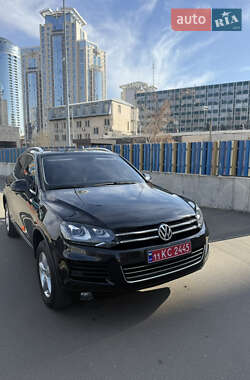 Внедорожник / Кроссовер Volkswagen Touareg 2012 в Киеве