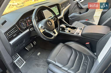 Позашляховик / Кросовер Volkswagen Touareg 2018 в 