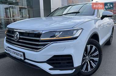 Позашляховик / Кросовер Volkswagen Touareg 2018 в Києві