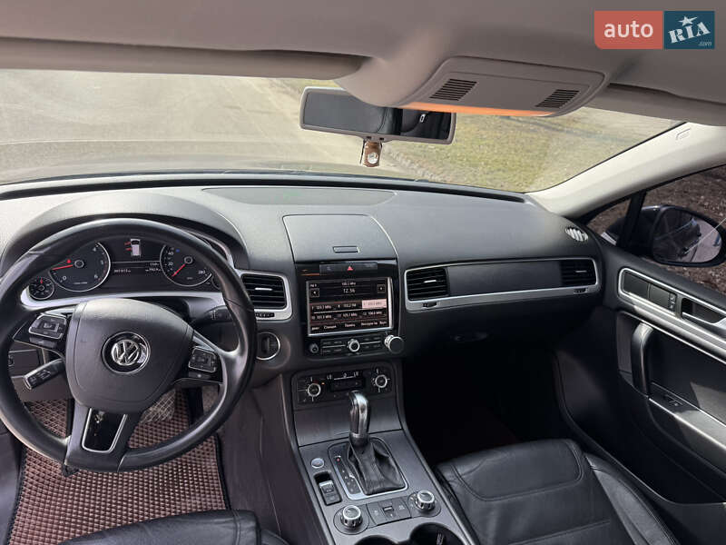 Позашляховик / Кросовер Volkswagen Touareg 2012 в Запоріжжі