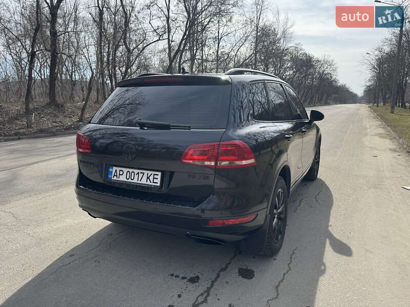 Позашляховик / Кросовер Volkswagen Touareg 2012 в Запоріжжі