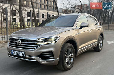 Позашляховик / Кросовер Volkswagen Touareg 2018 в 