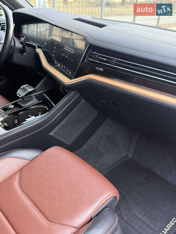 Внедорожник / Кроссовер Volkswagen Touareg 2018 в Киеве