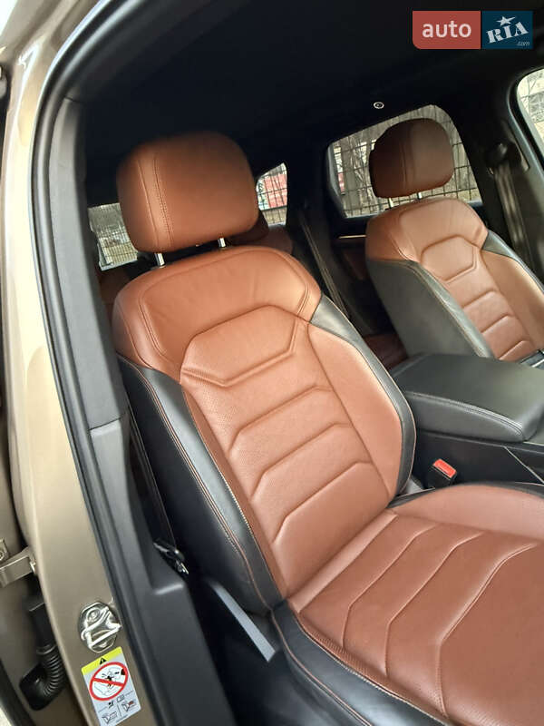 Внедорожник / Кроссовер Volkswagen Touareg 2018 в Киеве