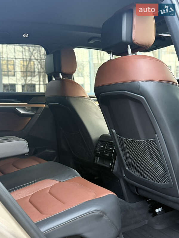 Внедорожник / Кроссовер Volkswagen Touareg 2018 в Киеве