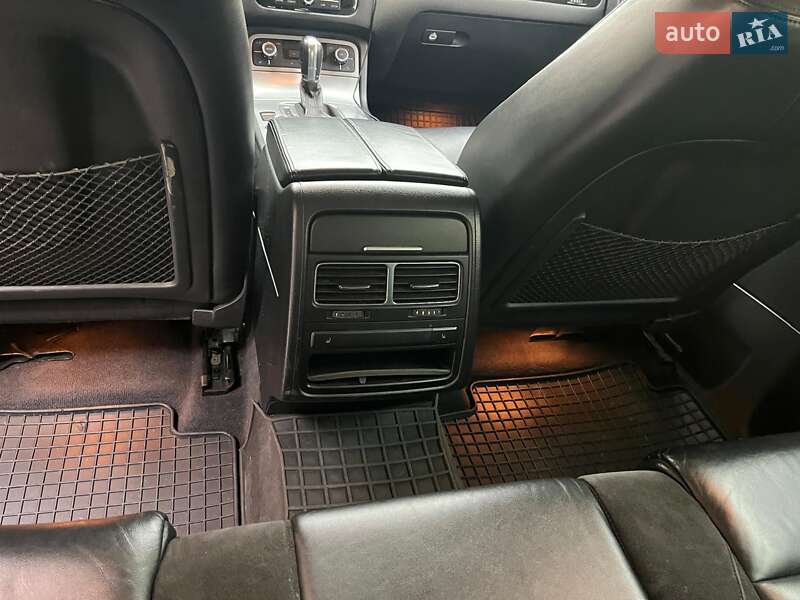 Внедорожник / Кроссовер Volkswagen Touareg 2012 в Хмельницком