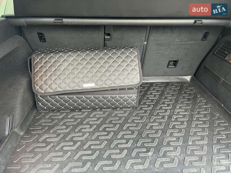 Внедорожник / Кроссовер Volkswagen Touareg 2012 в Хмельницком