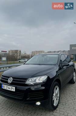 Внедорожник / Кроссовер Volkswagen Touareg 2012 в Львове