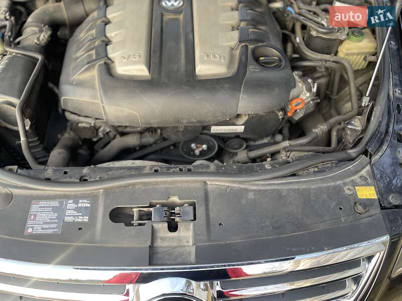 Внедорожник / Кроссовер Volkswagen Touareg 2006 в Новояворовске