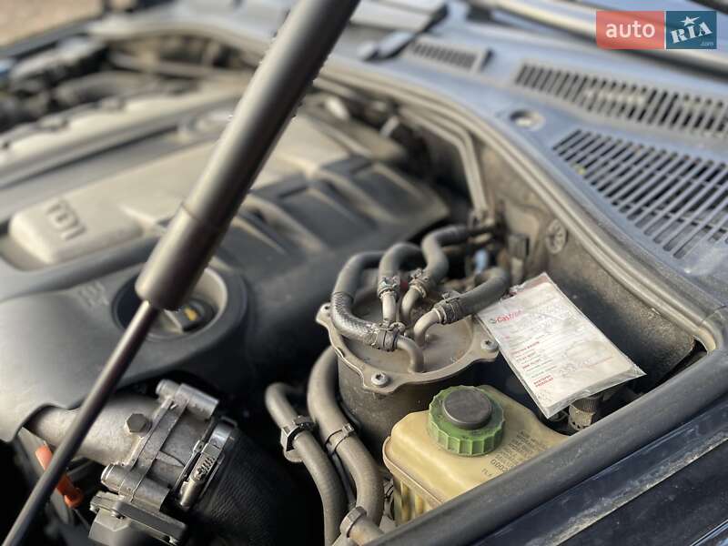 Внедорожник / Кроссовер Volkswagen Touareg 2006 в Новояворовске