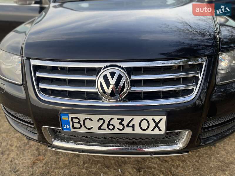 Внедорожник / Кроссовер Volkswagen Touareg 2006 в Новояворовске