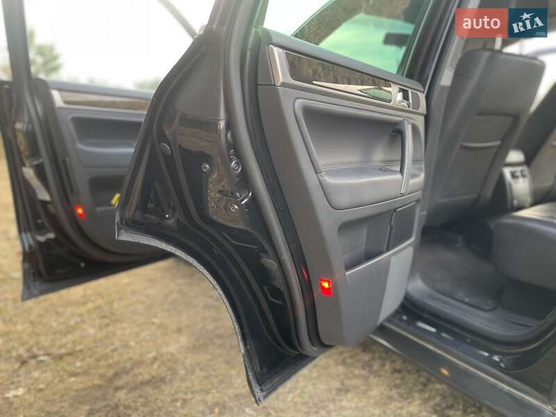 Внедорожник / Кроссовер Volkswagen Touareg 2006 в Новояворовске